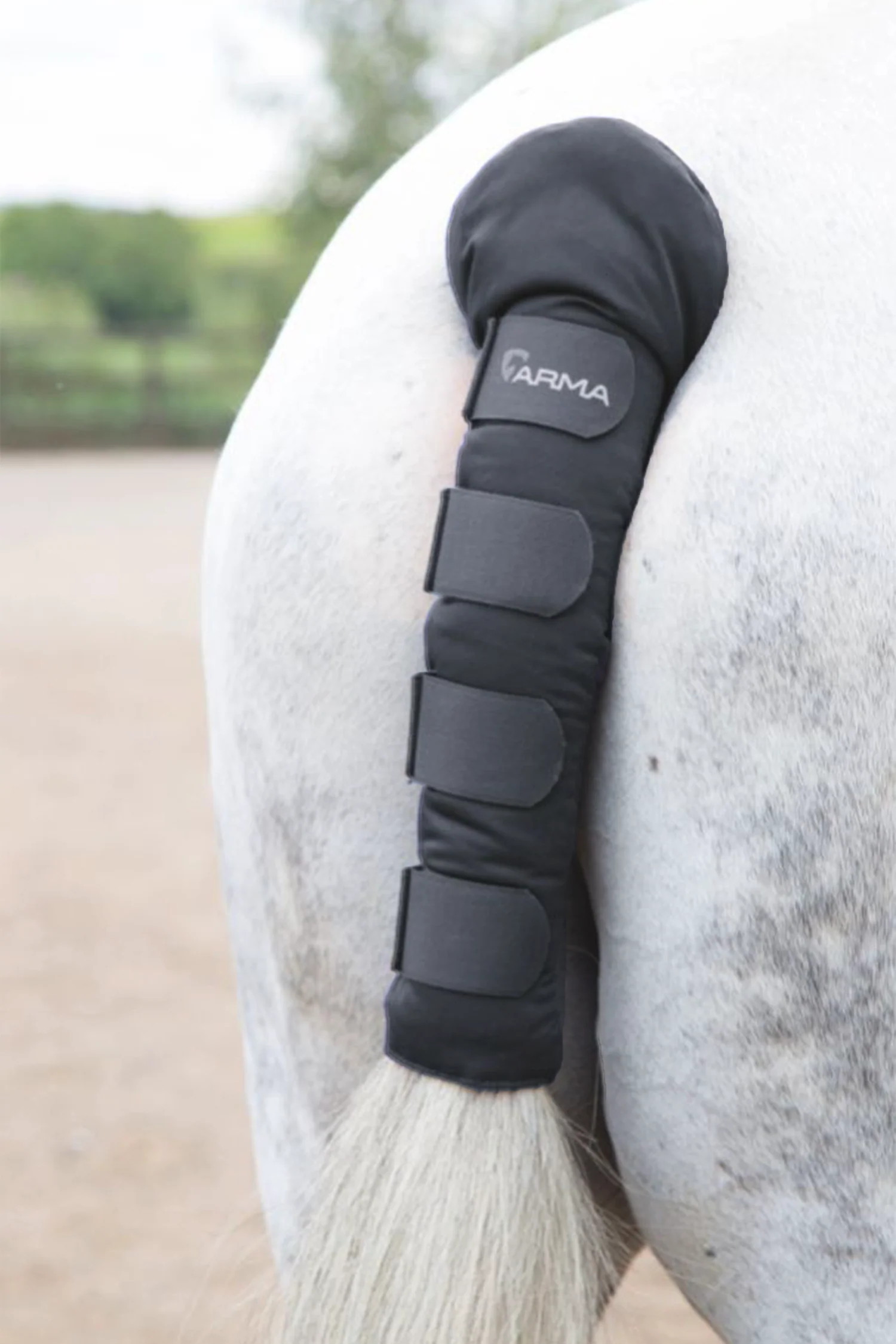 ARMA Vadderat Svansskydd - Svart