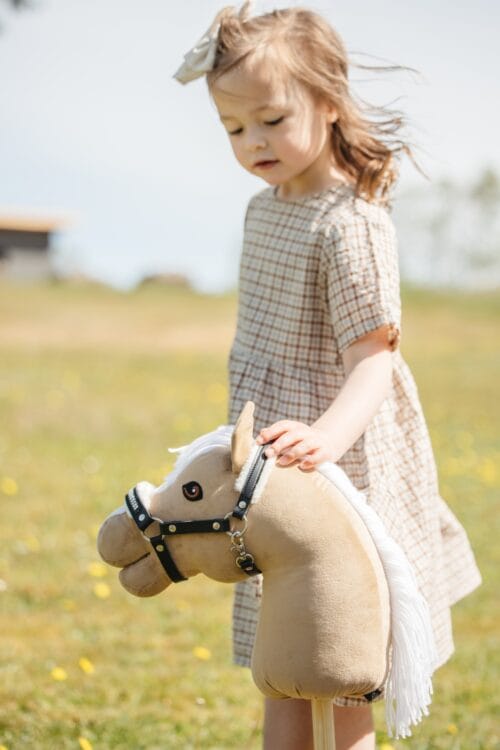 Alternative view of My Hobby Horse grimma med plysch och stenar - Svart