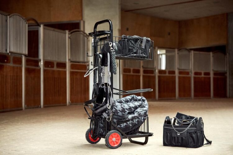 Alternative view of HorseGuard stallvagn med 2 korgar