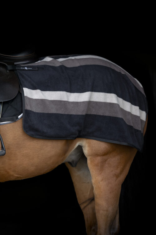 Alternative view of Horse Guard Lewisville-ländtäcke